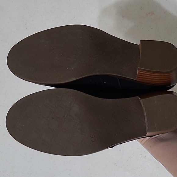 Vionic Black Suede Ankle Booties with Perforated Design size 8 - Picture 10 of 15